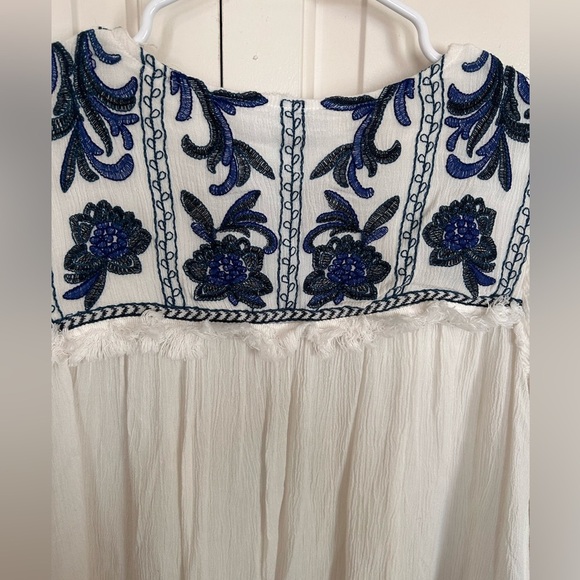 Nu Construction Boho Embroidered White and Blue Blouse Size Small - Picture 4 of 11
